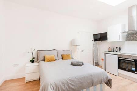 Apartment Modern Flat- Camden Town King's Cross Zone 1 *